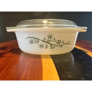 Vintage Pyrex Green Honeysuckle 1 1/2 qt, 043 Casserole Dish with lid